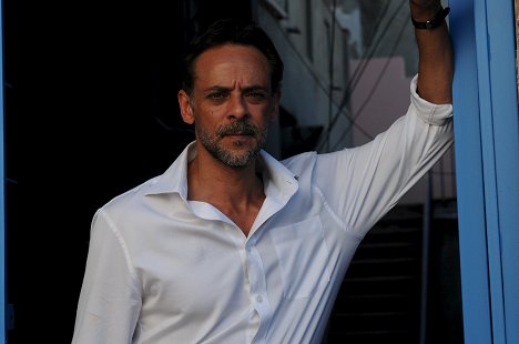 Alexander Siddig - Inescapable - Z filmu