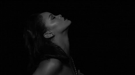 Rihanna - Rihanna - Kiss It Better - De la película