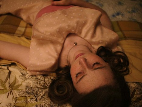 Bethany Whitmore - Girl Asleep - Filmfotos