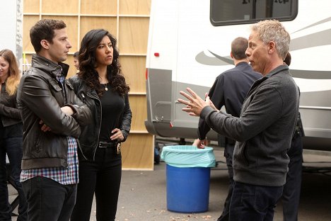 Andy Samberg, Stephanie Beatriz, Greg Germann - Brooklyn Nine-Nine - Irgendwann knicken sie immer ein - Filmfotos