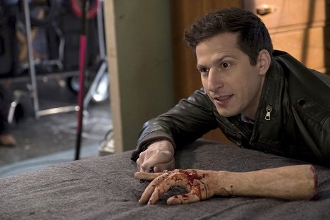 Andy Samberg - Brooklyn 99 - Nemszázas körzet - Szolgálunk és védünk - Filmfotók