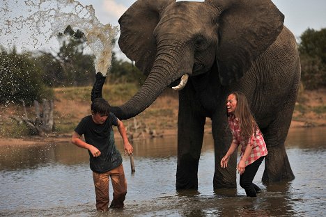 John Paul Ruttan, Ella Ballentine - Kleine Helden, große Wildnis 2 - Abenteuer Serengeti - Filmfotos