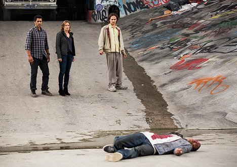 Cliff Curtis, Kim Dickens, Frank Dillane - Fear the Walking Dead - Premiers cas - Film