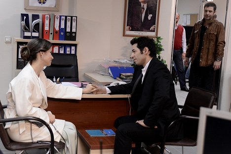 Beren Saat, Mert Fırat, Nejat Isler - İntikam - Season 1 - Kuvat elokuvasta