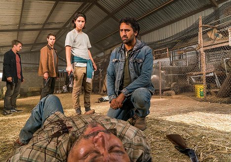 Kelly Blatz, Lorenzo James Henrie, Cliff Curtis - Fear the Walking Dead - Bitte nicht stören - Filmfotos
