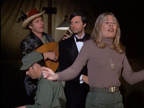 Wayne Rogers, Alan Alda, Loretta Swit - M*A*S*H - Drogi tato… raz jeszcze - Z filmu