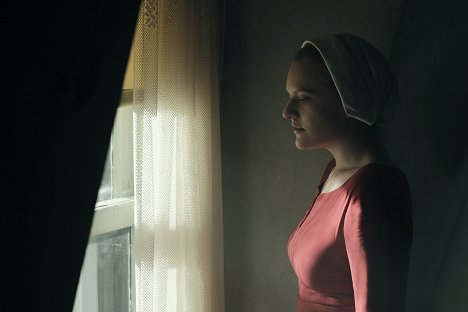 Elisabeth Moss - The Handmaid's Tale - Offred - Photos