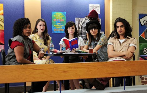 Jazmyn Richardson, Katie Chang, Ashley Rickards, Victoria Justice, Avan Jogia - The Outcasts - Film
