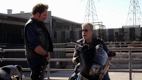 Kim Coates, Ron Perlman - Sons of Anarchy - The Sleep of Babies - Photos