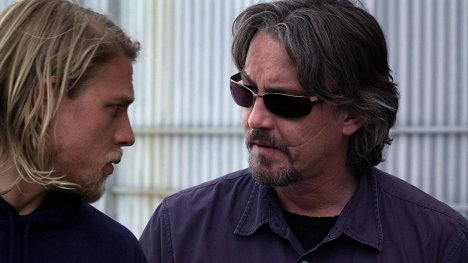 Charlie Hunnam, Tommy Flanagan - Synowie Anarchii - Wybielanie - Z filmu