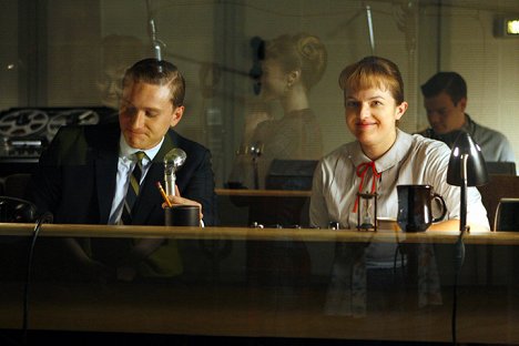 Aaron Staton, Elisabeth Moss - Mad Men - Das Karussell - Filmfotos