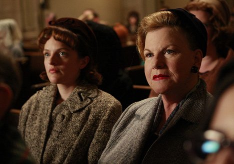 Elisabeth Moss, Myra Turley - Mad Men - Meditations in an Emergency - Photos