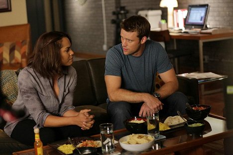 Monica Raymund, Jesse Spencer - Chicago Fire - Nobody Touches Anything - De la película