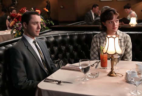 Vincent Kartheiser, Elisabeth Moss - Mad Men - The Fog - Photos