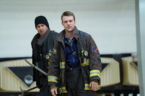 Taylor Kinney, Jesse Spencer - Chicago Fire - Headlong Toward Disaster - Kuvat elokuvasta