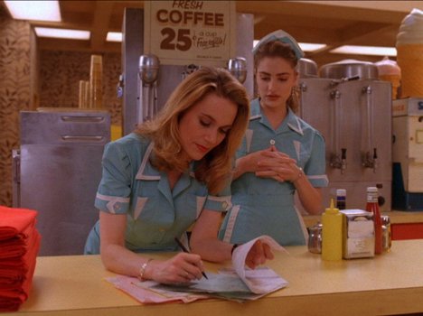 Peggy Lipton, Mädchen Amick - Twin Peaks - Pahan kosketus - Kuvat elokuvasta