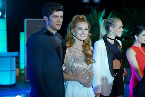 Carter Jenkins, Bella Thorne, Claudia Lee - Famous in Love - A Star Is Torn - Photos