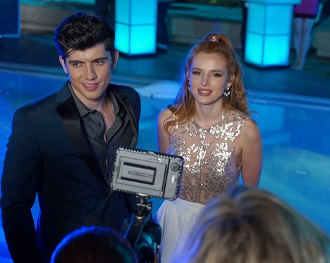 Carter Jenkins, Bella Thorne - Famous in Love - A Star Is Torn - De la película