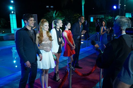 Carter Jenkins, Bella Thorne, Claudia Lee, Niki Koss, Keith Powers - Famous in Love - A Star Is Torn - Photos