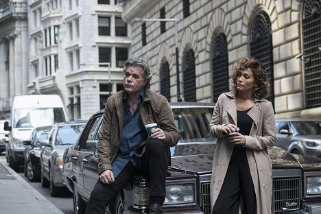Ray Liotta, Jennifer Lopez - Shades of Blue - Chaos Is Come Again - Van film