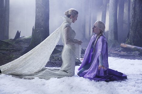 Elizabeth Mitchell, Georgina Haig - Once Upon a Time - Breaking Glass - Photos