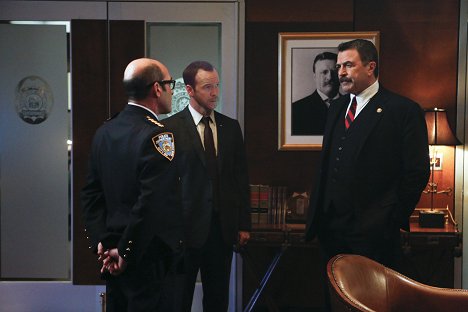 Donnie Wahlberg, Tom Selleck - Blue Bloods (Familia de policías) - Exiles - De la película