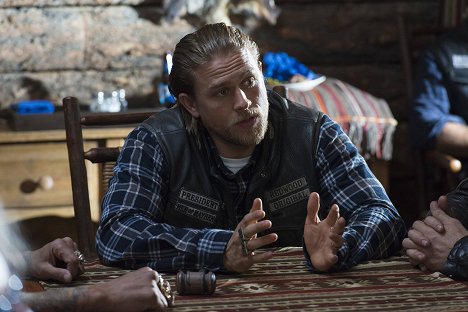 Charlie Hunnam - Sons of Anarchy - Salvage - Photos