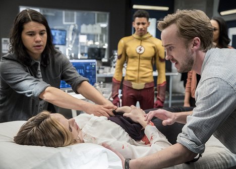 Carlos Valdes, Danielle Panabaker, Keiynan Lonsdale, Tom Felton - The Flash - Abra Kadabra - Photos