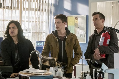 Carlos Valdes, Grant Gustin, Tom Cavanagh - The Flash - Sei quem você é - Do filme