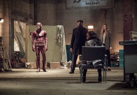 Grant Gustin, Jesse L. Martin, Anne Dudek - The Flash - I Know Who You Are - Photos