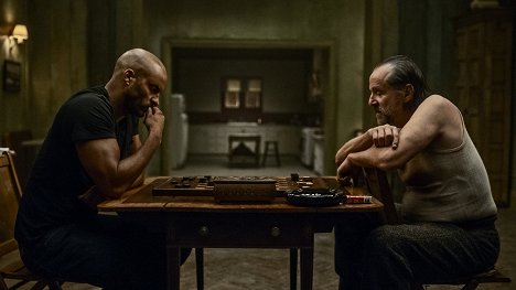 Ricky Whittle, Peter Stormare - American Gods - Filmfotos