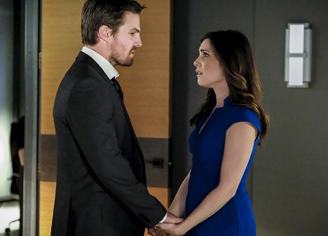 Stephen Amell, Carly Pope - Arrow - Disbanded - Photos