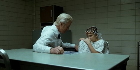 Matthew Modine, Millie Bobby Brown - Stranger Things - Chapter Four: The Body - Photos