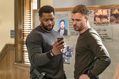 Laroyce Hawkins, Patrick John Flueger - Polícia Chicago - Little Bit of Light - Z filmu