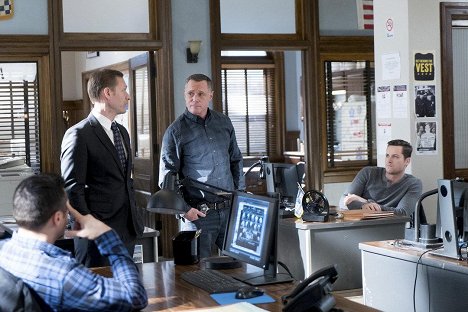 Jason Beghe, Jesse Lee Soffer - Chicago P.D. - You Wish - Photos