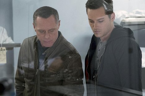 Jason Beghe, Jesse Lee Soffer - Chicago Police Department - Sur parole - Film