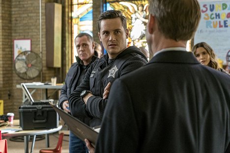 Jason Beghe, Jesse Lee Soffer - Chicago P.D. - Lynchjustiz - Filmfotos