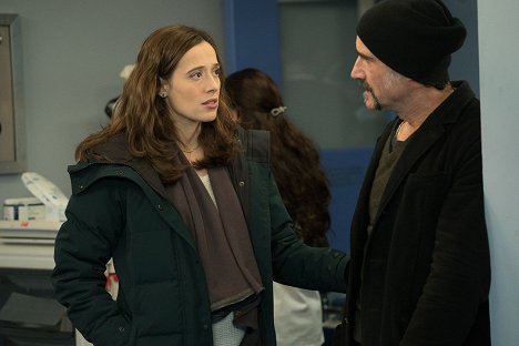 Marina Squerciati, Elias Koteas - Chicago P.D. - Emotional Proximity - Photos