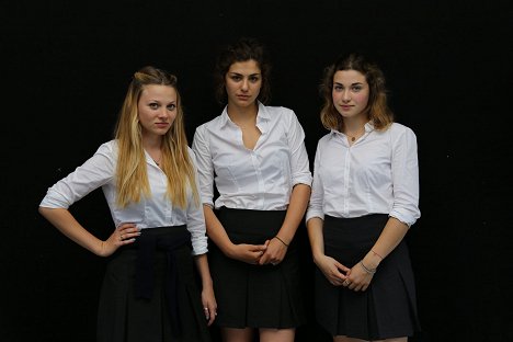Alexandra Schmidt, Elisabeth Wabitsch, Anaelle Dézsy - Seventeen - Promo