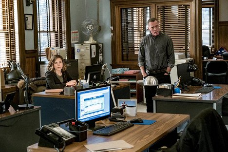 Sophia Bush, Jason Beghe - Chicago P.D. - If We Were Normal - Photos