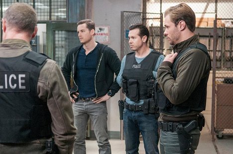 Jesse Lee Soffer, Jon Seda, Patrick John Flueger - Chicago P.D. - Schlechte Nachrichten - Filmfotos