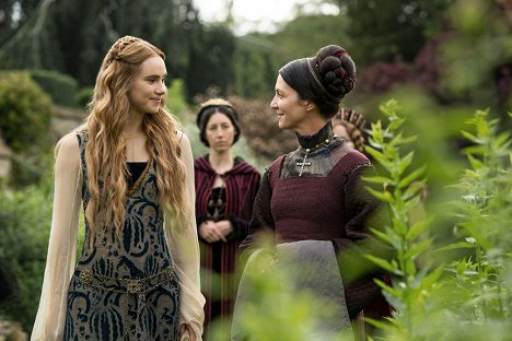 Suki Waterhouse, Michelle Fairley - The White Princess - Hearts and Minds - Van film