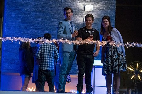 Andrew Rannells, Adam Devine, Casey Wilson - Why Him? - Van film