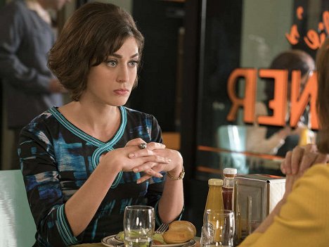 Lizzy Caplan - Masters of Sex - Night and Day - Photos