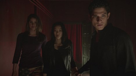 Shelley Hennig, Arden Cho, Tyler Posey - Teen Wolf - The Dark Moon - Van film