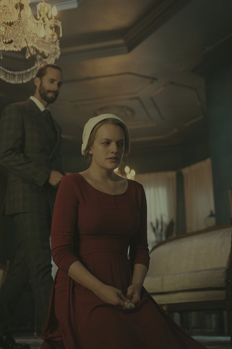 Joseph Fiennes, Elisabeth Moss - Příběh služebnice - Nedovol těm parchantům, aby tě zničili - Z filmu