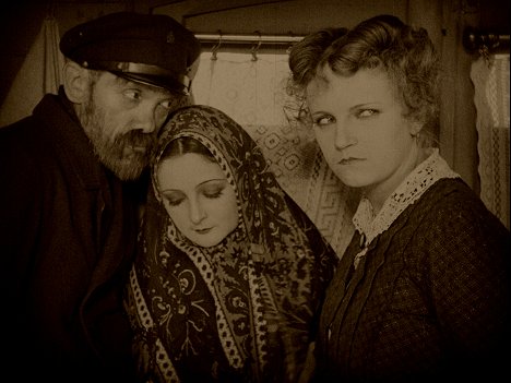 Georg John, Lya De Putti, Maly Delschaft - Jealousy - Photos