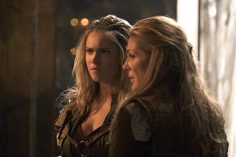 Eliza Taylor, Paige Turco - The 100 - Werdet ihr kämpfen oder brennen? - Filmfotos