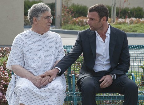 Elliott Gould, Liev Schreiber - Ray Donovan - Housewarming - Photos