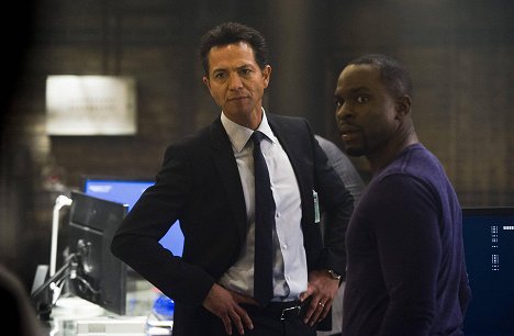 Benjamin Bratt, Gbenga Akinnagbe - 24: Live Another Day - 11:00 a.m.-12:00 p.m. - Do filme